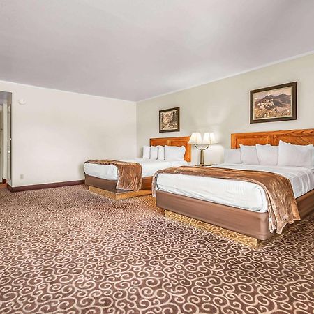 Red Arrow Inn & Suites, A Travelodge By Wyndham Montrose Ngoại thất bức ảnh