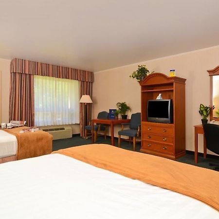 Red Arrow Inn & Suites, A Travelodge By Wyndham Montrose Ngoại thất bức ảnh