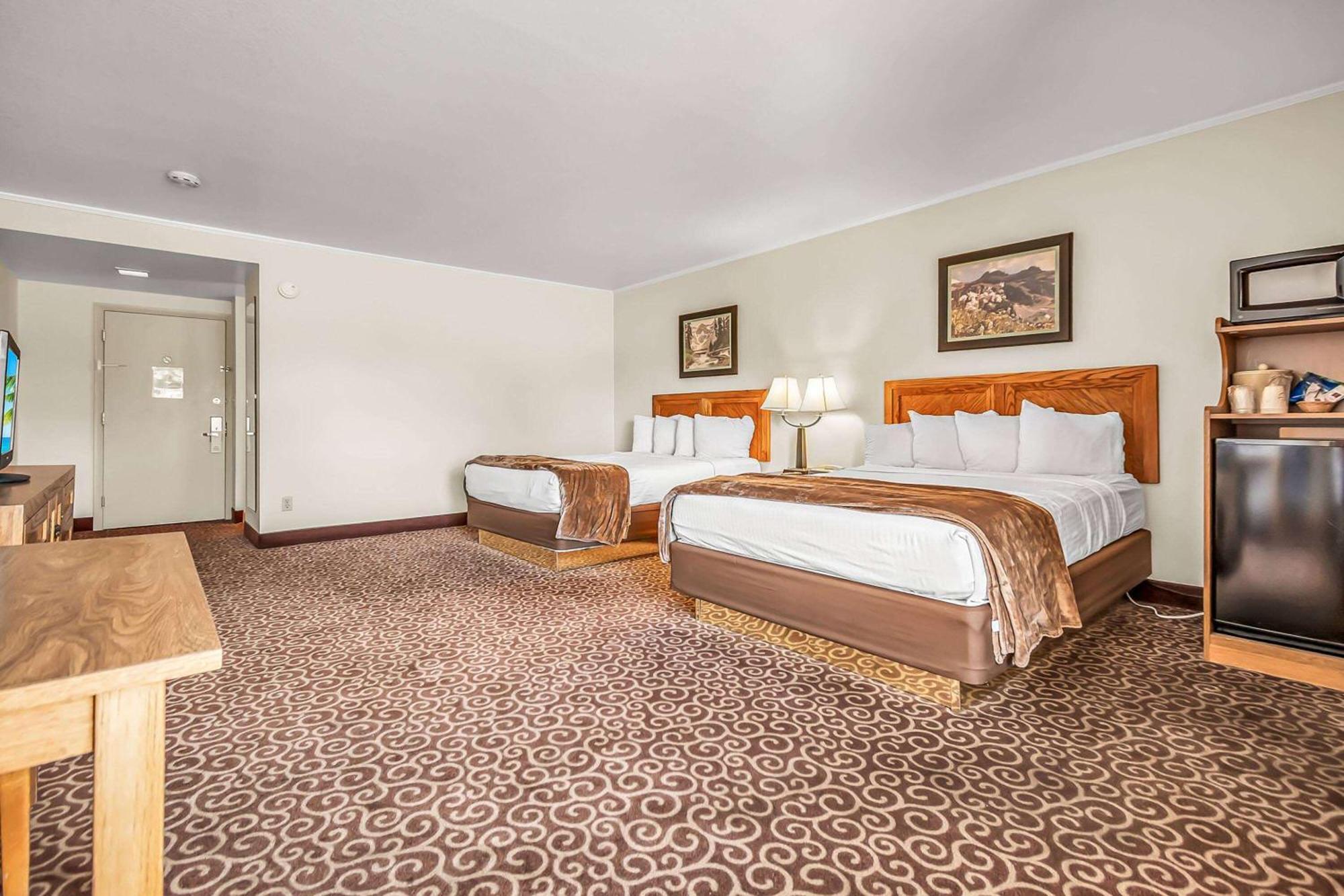 Red Arrow Inn & Suites, A Travelodge By Wyndham Montrose Ngoại thất bức ảnh
