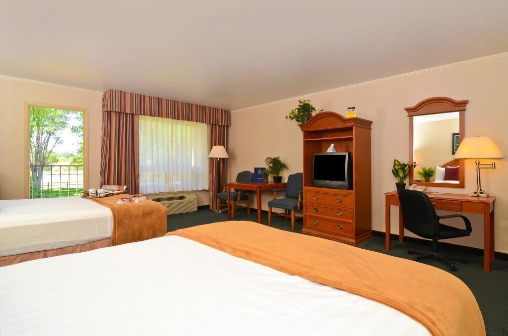 Red Arrow Inn & Suites, A Travelodge By Wyndham Montrose Ngoại thất bức ảnh